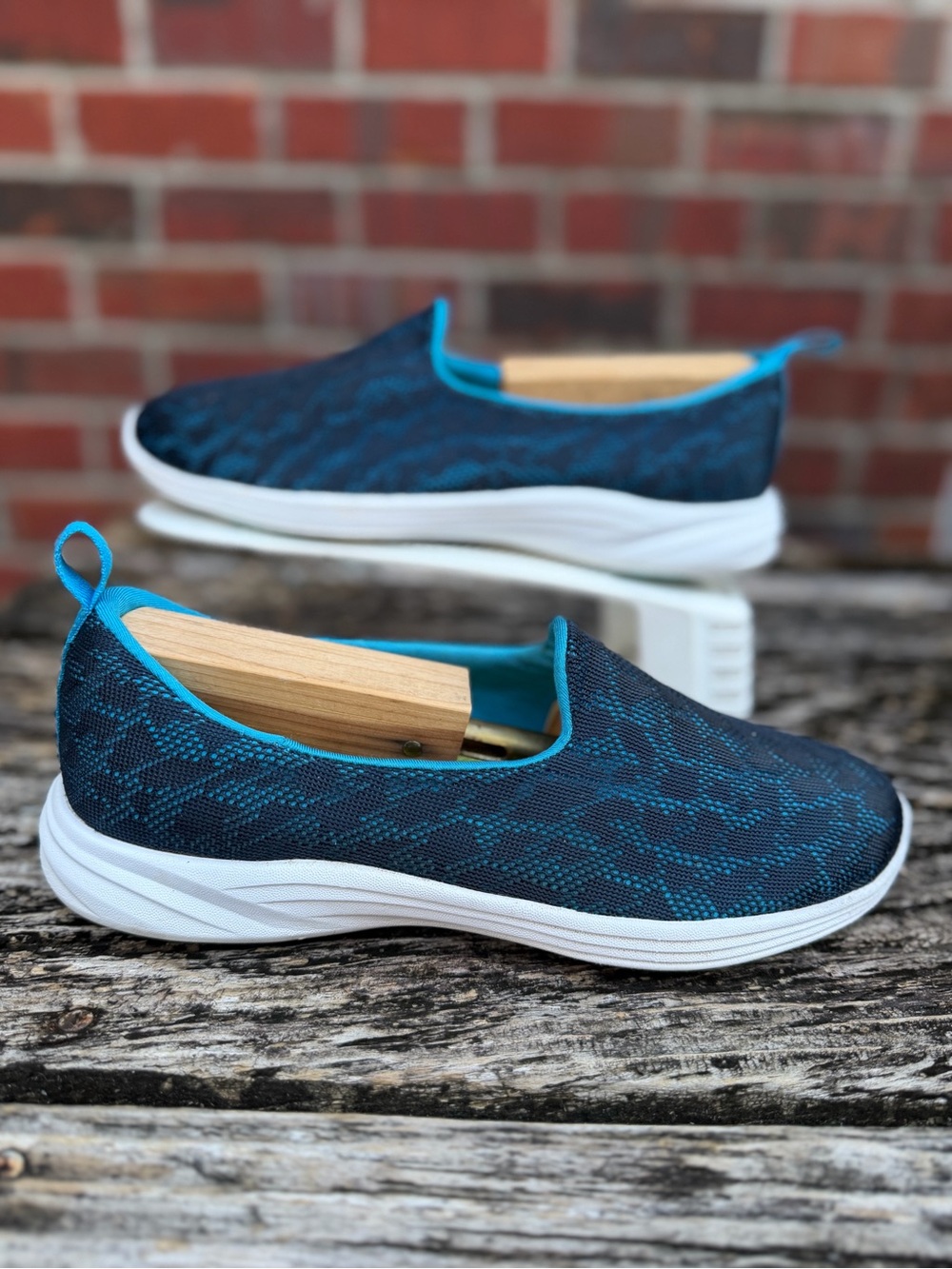 VIONIC 331 Hydra Women’s Size 8 Blue Slip-On Sneakers Comfort Shoes P5